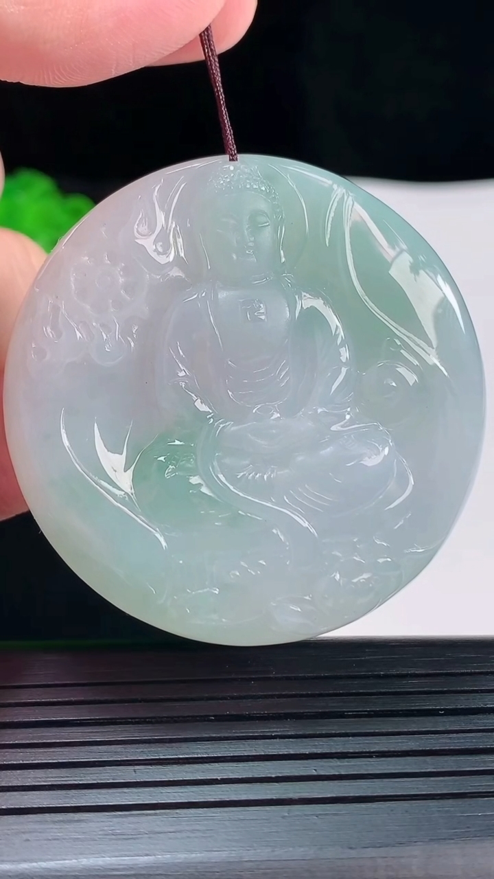 天然A货翡翠大日如来佛吊坠，尺寸50.5-7重量:36.00g
5月20日