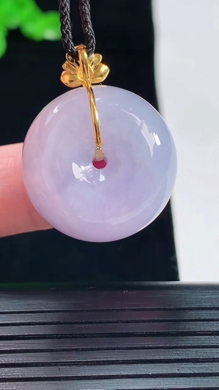 天然A货翡翠18k金紫罗兰平安扣吊坠，尺寸30.6-23.6-13重量:15.15g
5月20日