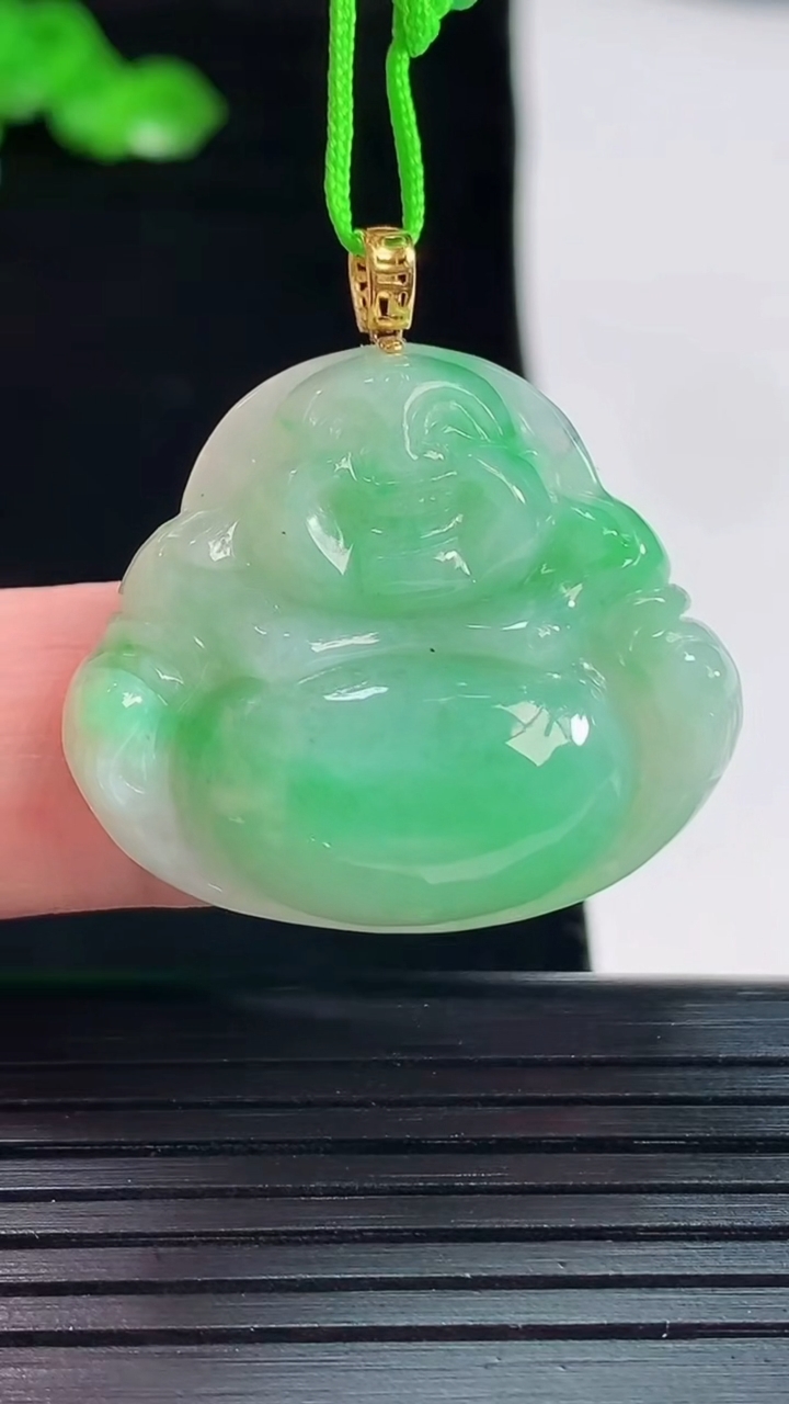 天然A货翡翠佛公吊坠，尺寸26-30-6.6重量:7.51g
5月20日