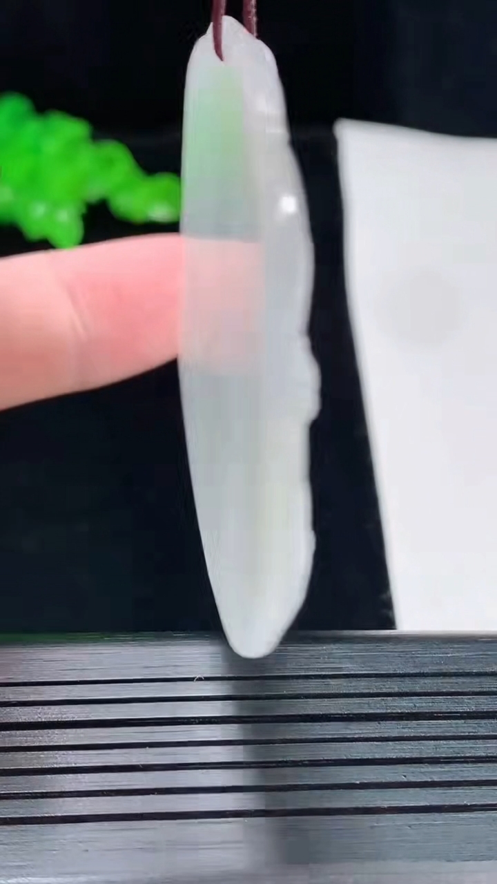 天然A货翡翠观音菩萨吊坠，尺寸53-47-4.6重量:21.13g
5月20日