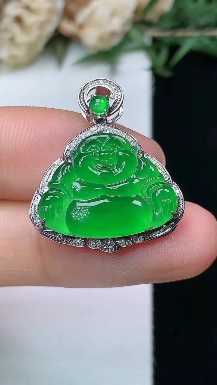 天然A货翡翠佛公吊坠，尺寸23.6-20.7-5.4，裸石13.9-18.4，重量:2.24g
5月21日