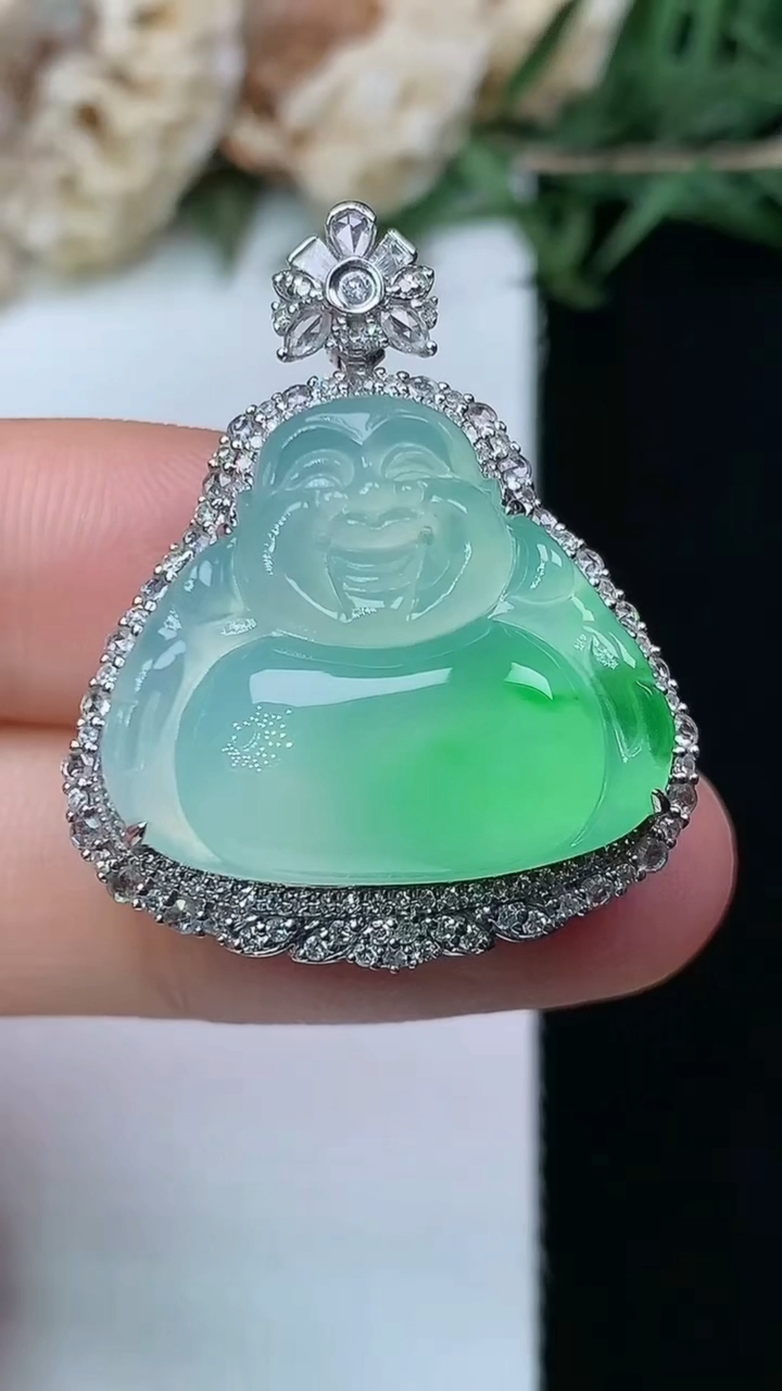 天然A货翡翠佛公吊坠，尺寸31.3-25-11.2，裸石18.9-21.6，重量:7.38g
5月2