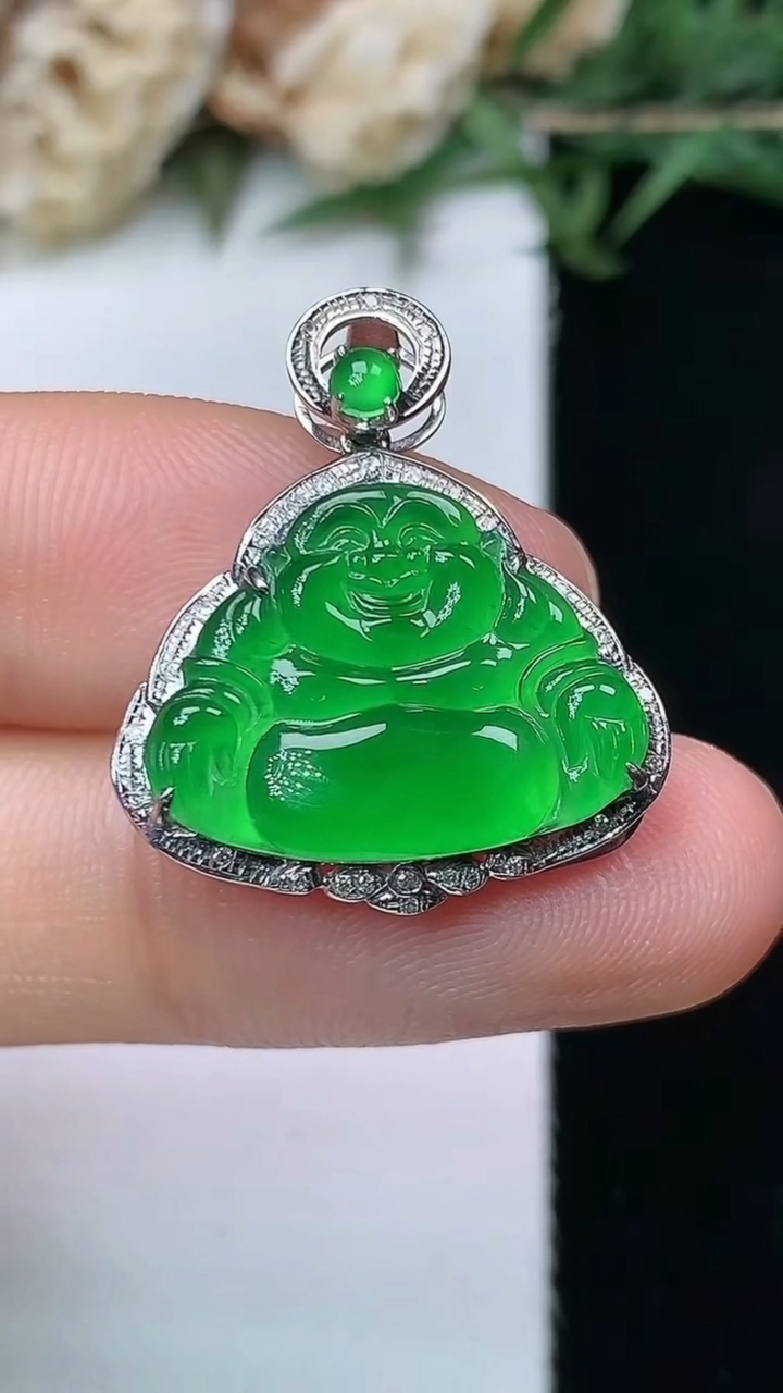 天然A货翡翠佛公吊坠，尺寸23.6-20.7-5.4，裸石13.9-18.4，重量:2.24g
5月