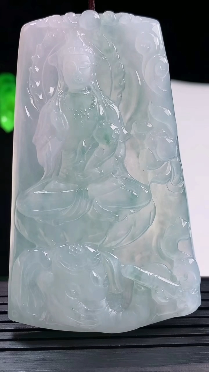 天然A货翡翠普贤菩萨吊坠，尺寸72-44-6重量:44.28g
5月22日