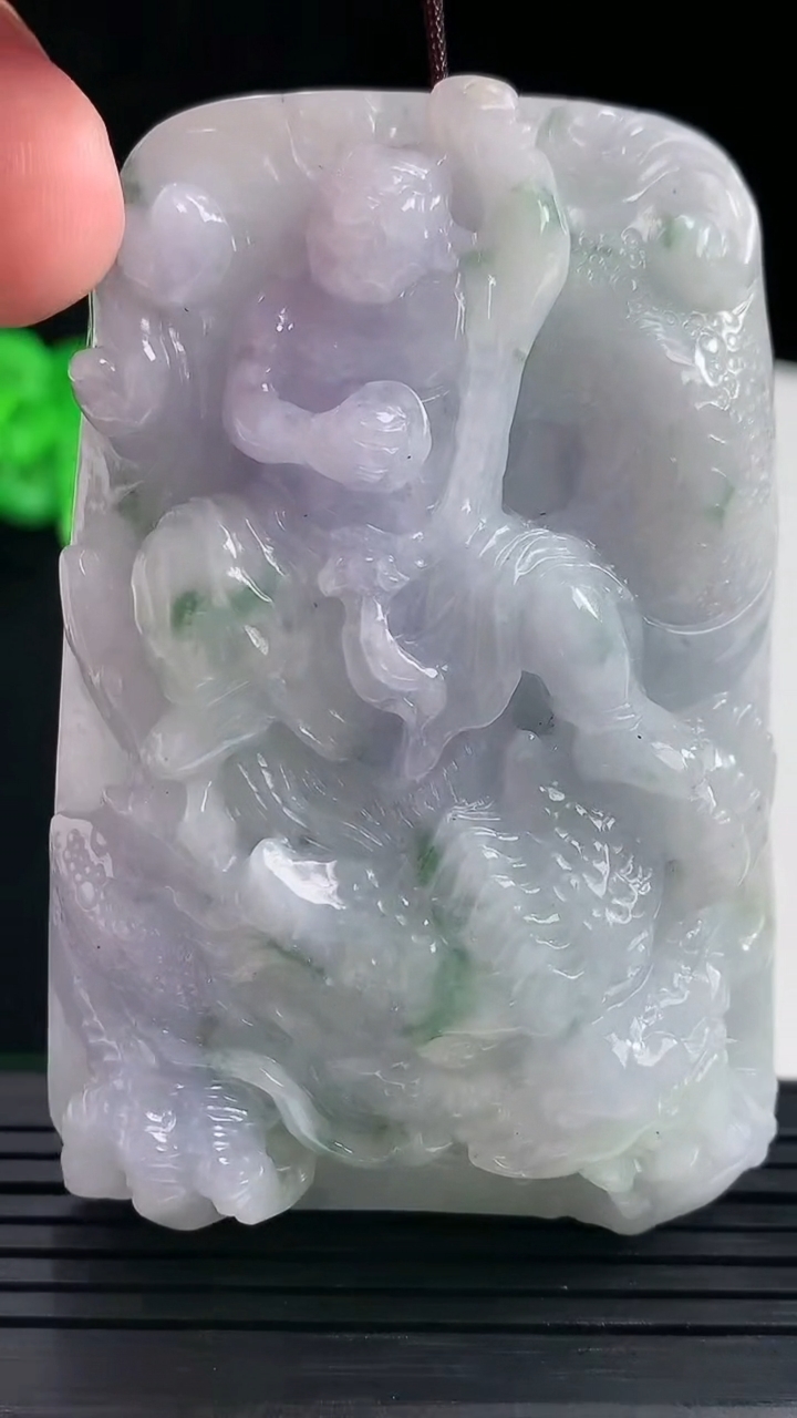 天然A货翡翠紫罗兰 飘花达摩吊坠，尺寸68.5-46-15重量:87.83g
5月22日