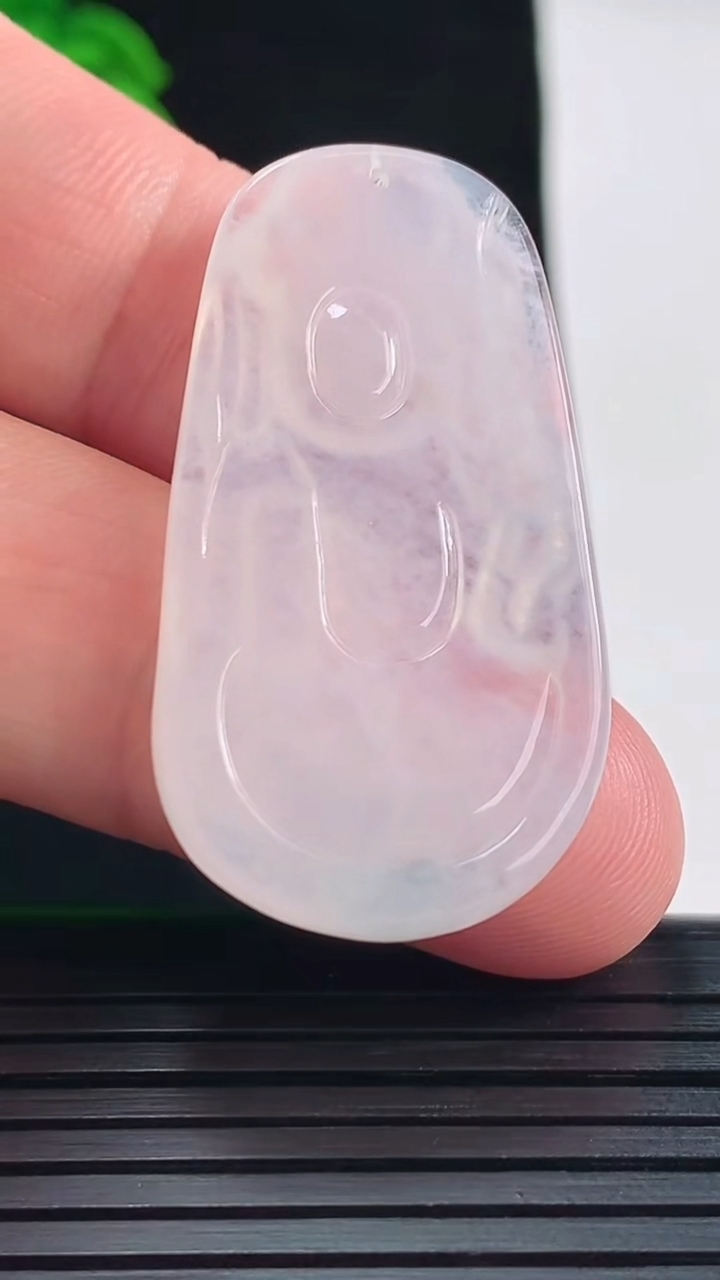 天然A货翡翠观音菩萨吊坠，尺寸40.8-21.6-5重量:8.62g
5月22日