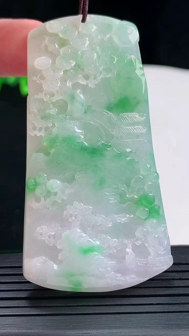 天然A货翡翠山水牌吊坠，尺寸68-37-6重量:34.77g
5月22日
