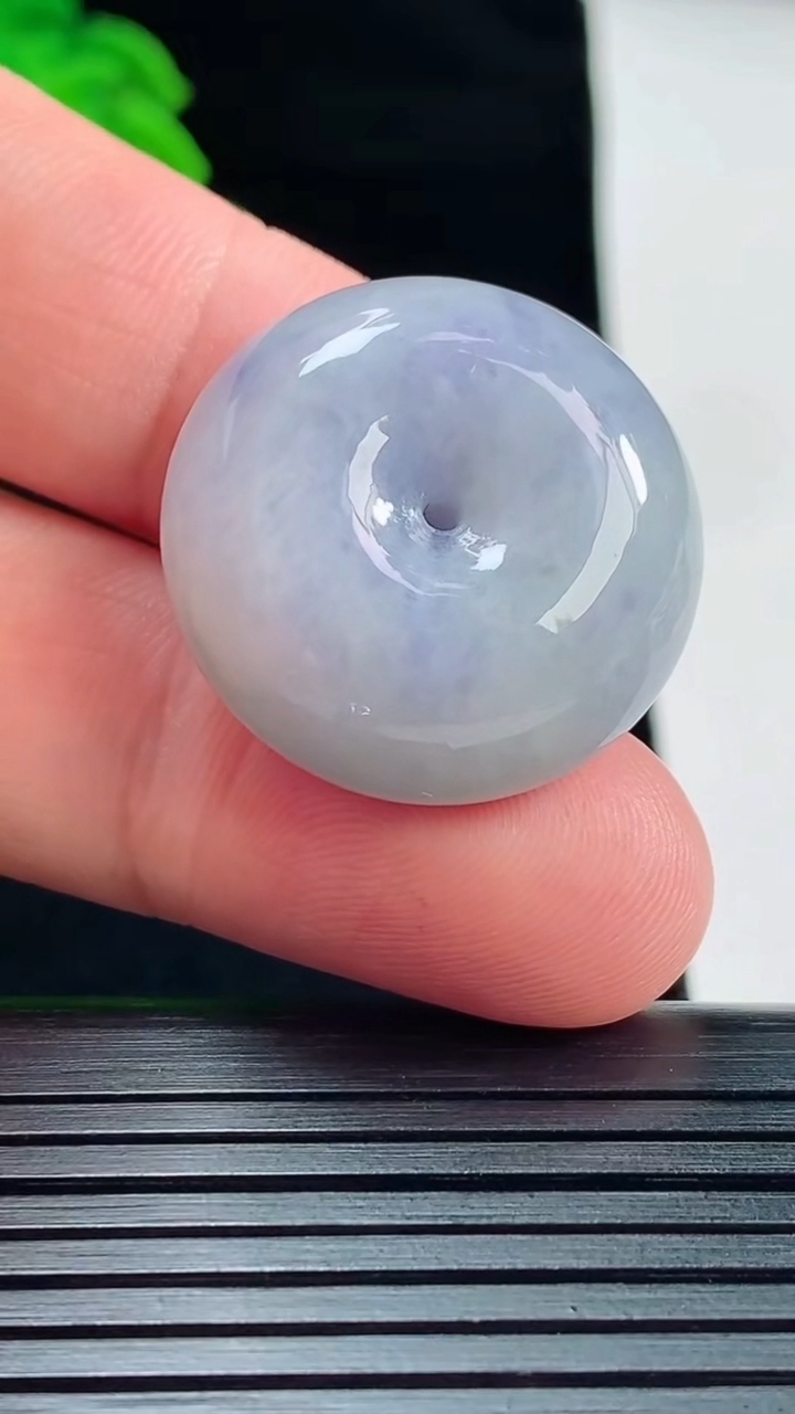 天然A货翡翠紫罗兰平安扣吊坠，尺寸25.5-11重量:14.05g
5月22日