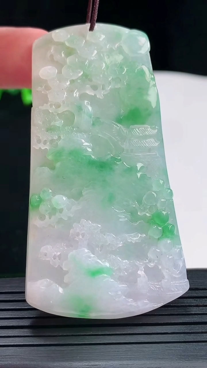 天然A货翡翠山水牌吊坠，尺寸68-37-6重量:34.77g
5月22日