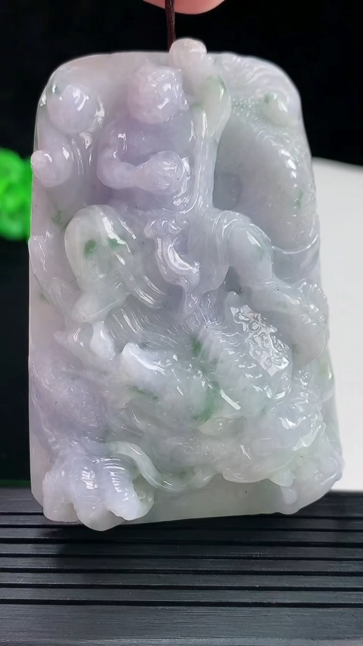 天然A货翡翠紫罗兰 飘花达摩吊坠，尺寸68.5-46-15重量:87.83g
5月22日