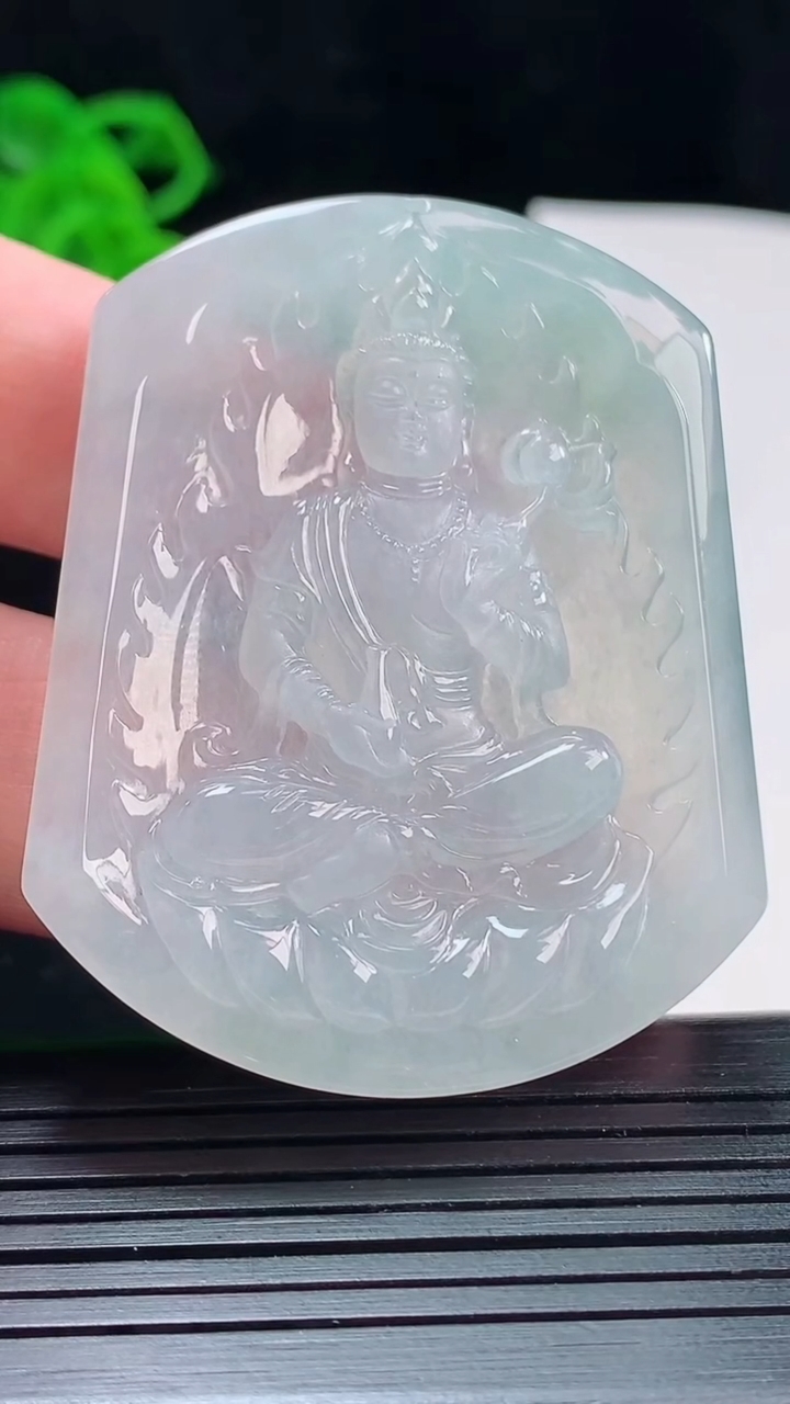 天然A货翡翠大势至菩萨吊坠，尺寸52-41.6-5.2重量:26.67g
5月22日