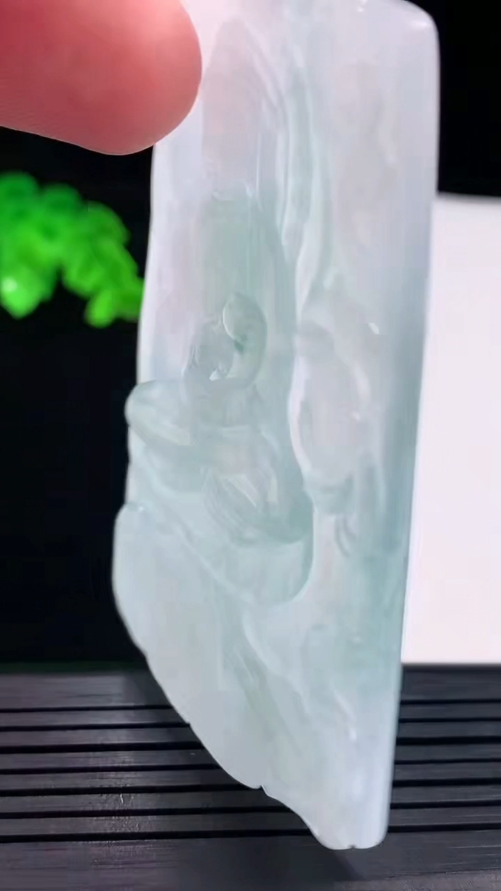 天然A货翡翠普贤菩萨吊坠，尺寸72-44-6重量:44.28g
5月22日