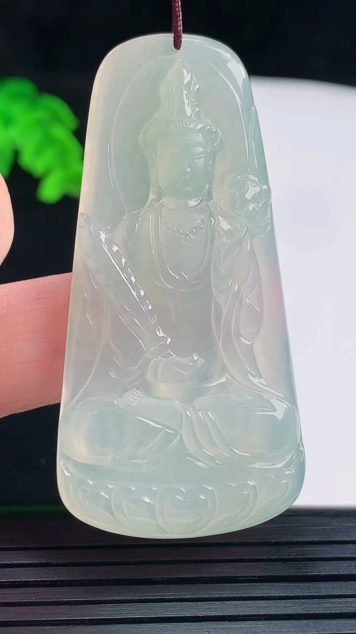 天然A货翡翠虚空藏菩萨吊坠，尺寸56-28-4.6重量:15.94g
5月22日