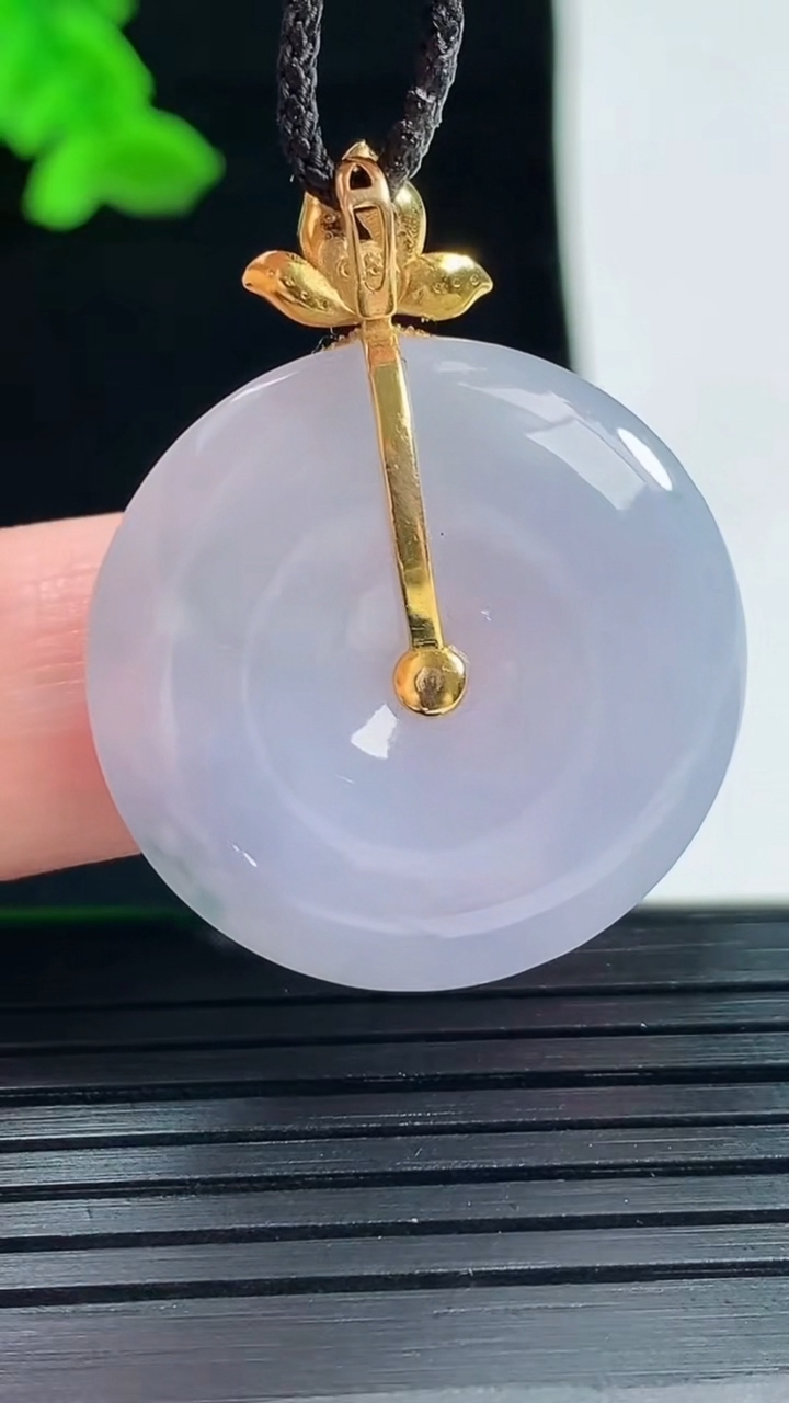 天然A货翡翠18k金紫罗兰平安扣吊坠，尺寸35-27-5.5重量:8.80g
5月22日