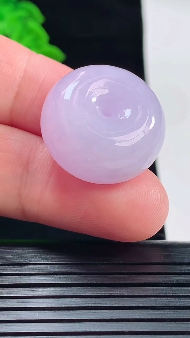 天然A货翡翠紫罗兰平安扣吊坠，尺寸23.5-12.6重量:14.46g
5月22日