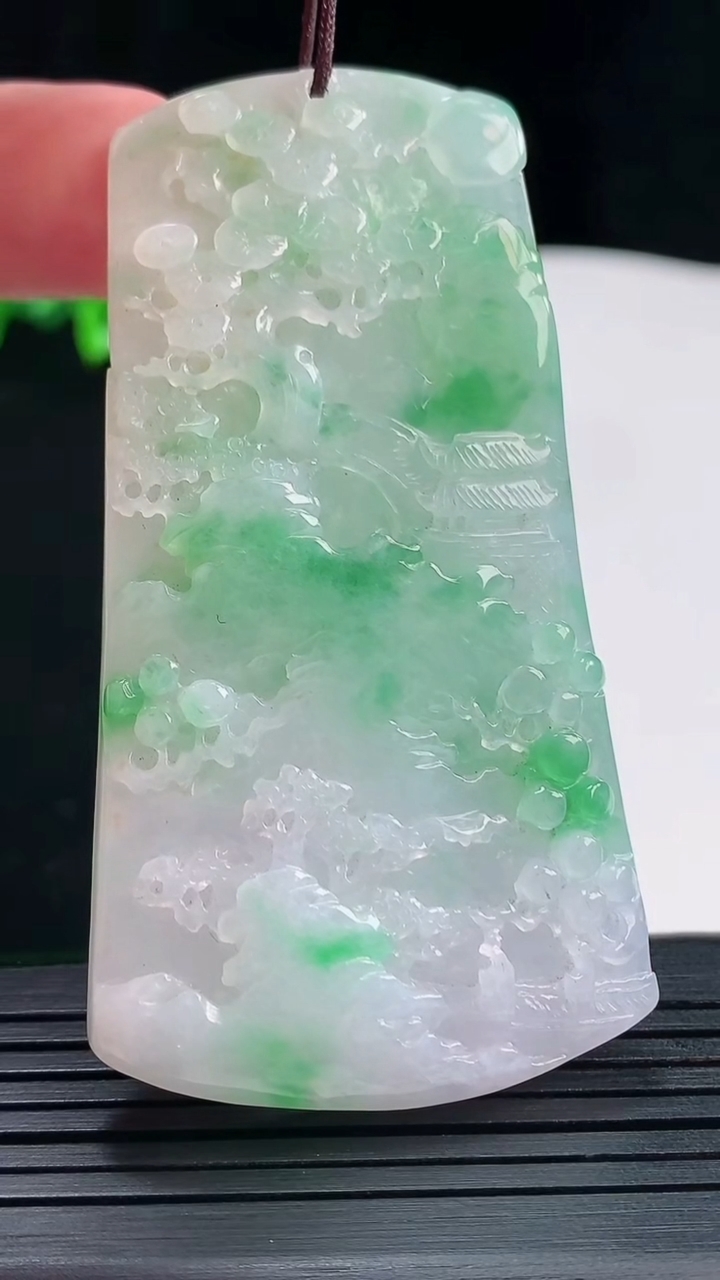 天然A货翡翠山水牌吊坠，尺寸68-37-6重量:34.77g
5月22日