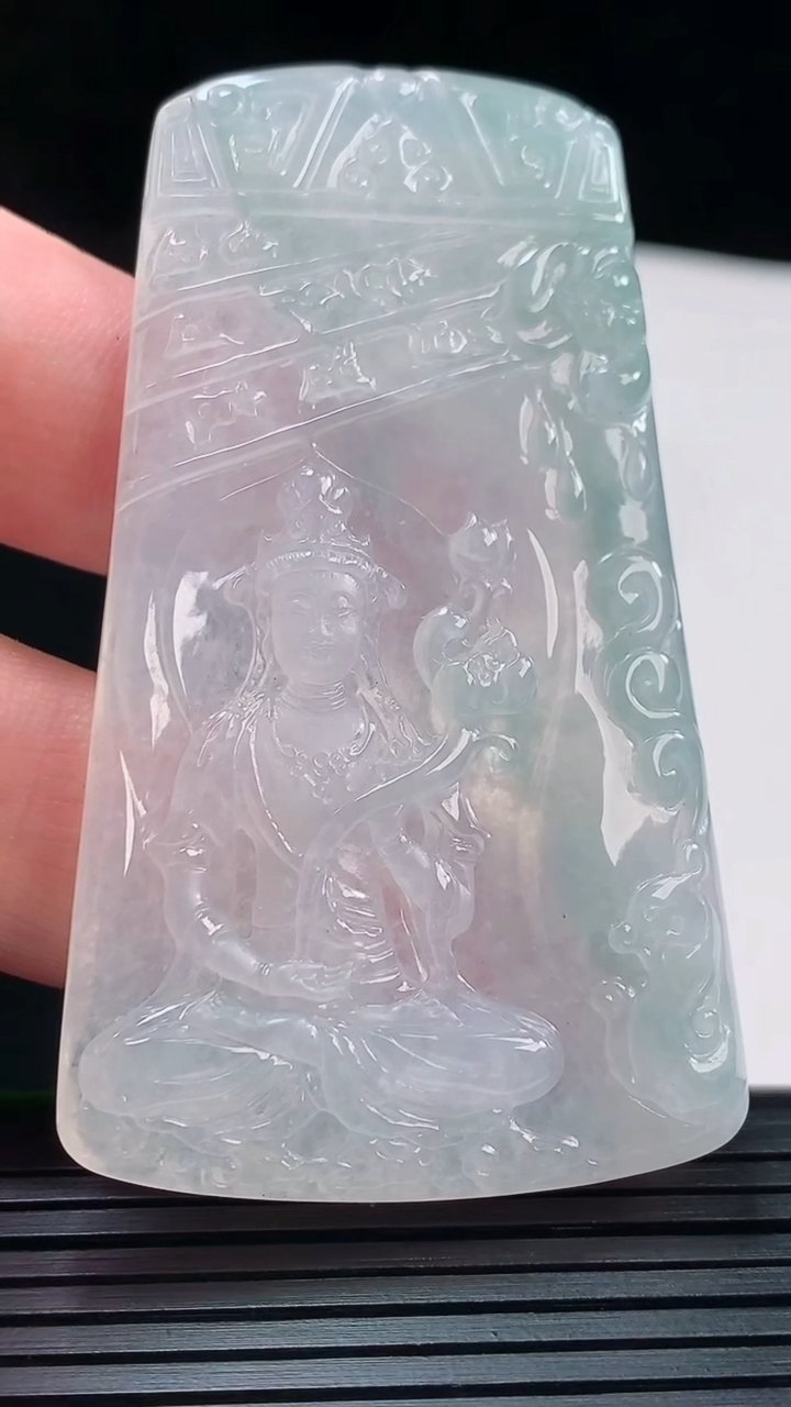 天然A货翡翠冰种飘花大势至菩萨吊坠，尺寸66-39-5.2重量:30.68g
5月22日