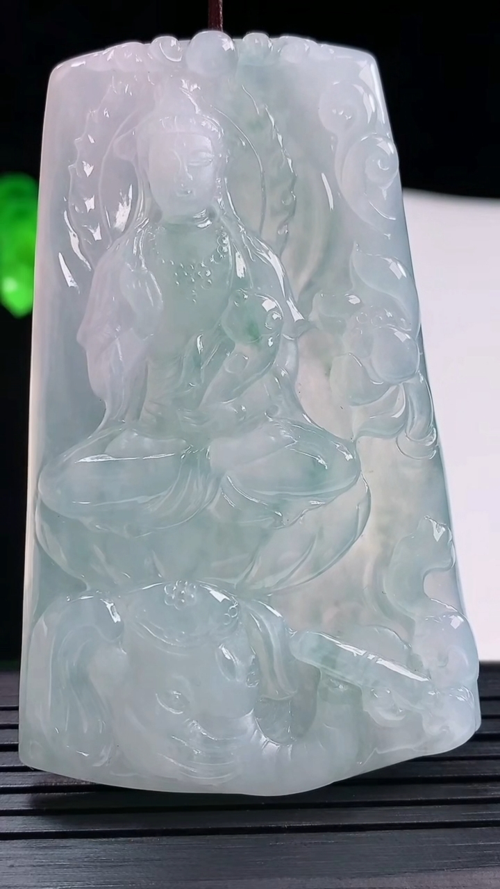 天然A货翡翠普贤菩萨吊坠，尺寸72-44-6重量:44.28g
5月22日