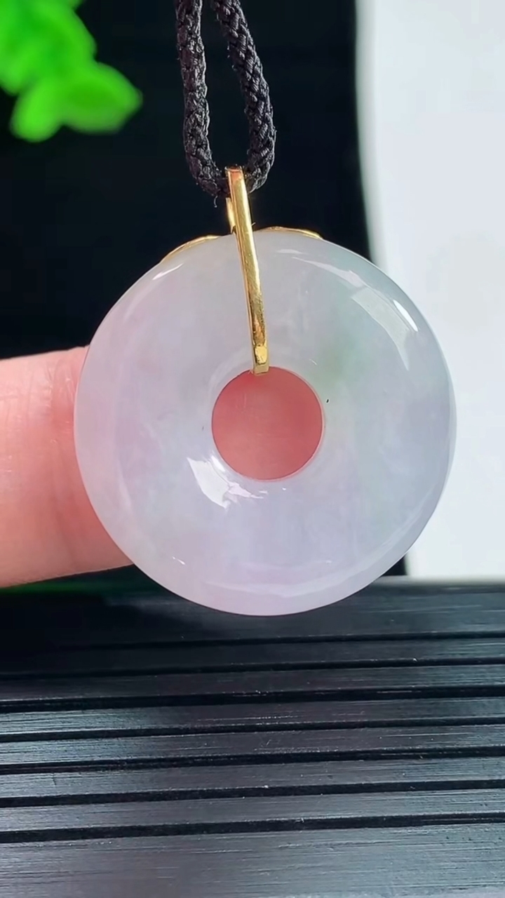天然A货翡翠18k金春带彩 紫罗兰平安环吊坠，尺寸28-24-5.6重量:6.65g
5月22日