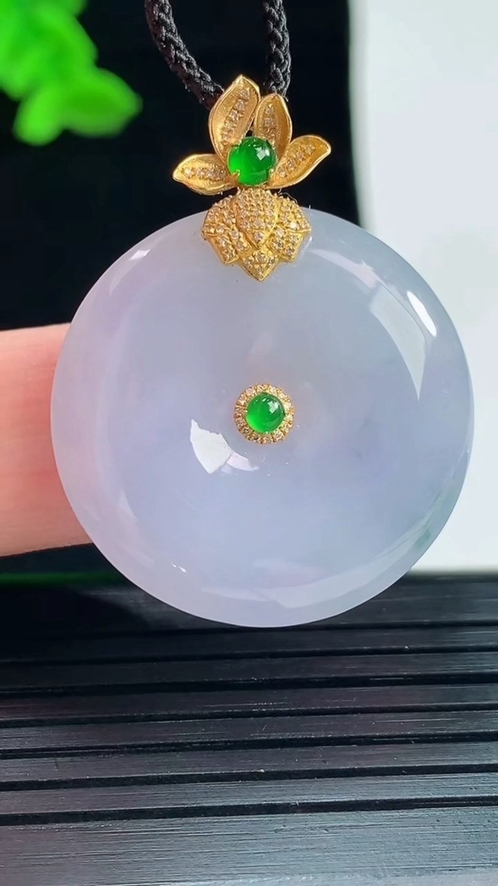 天然A货翡翠18k金紫罗兰平安扣吊坠，尺寸35-27-5.5重量:8.80g
5月22日
