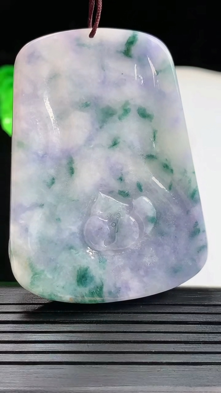 天然A货翡翠紫罗兰 飘花普贤菩萨吊坠，尺寸59.5-44-7.2重量:41.94g
5月22日