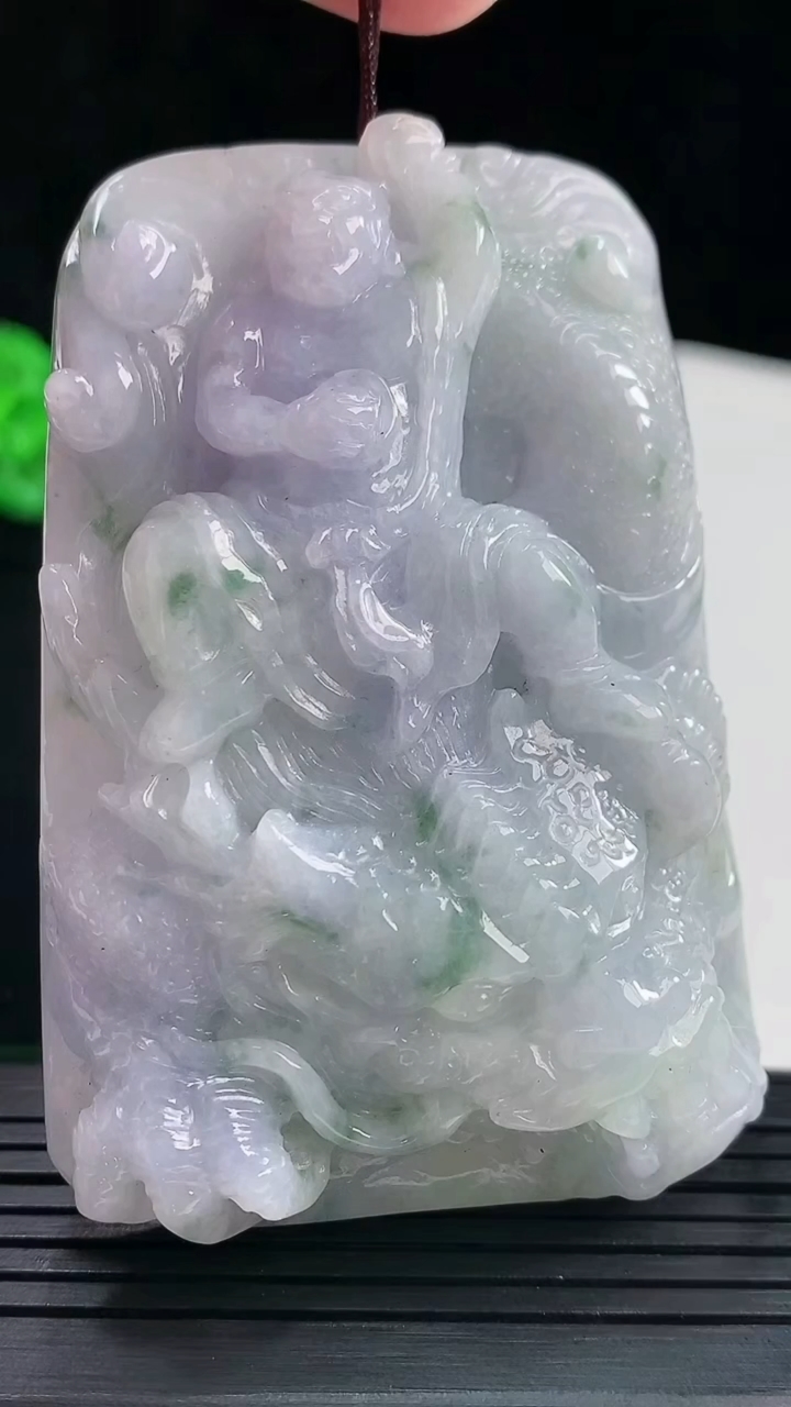 天然A货翡翠紫罗兰 飘花达摩吊坠，尺寸68.5-46-15重量:87.83g
5月22日
