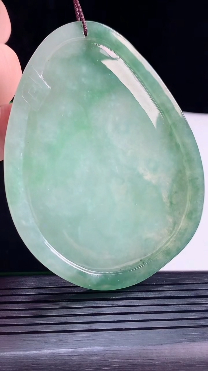 天然A货翡翠观音菩萨吊坠，尺寸76.8-58-5重量:50.89g
5月22日