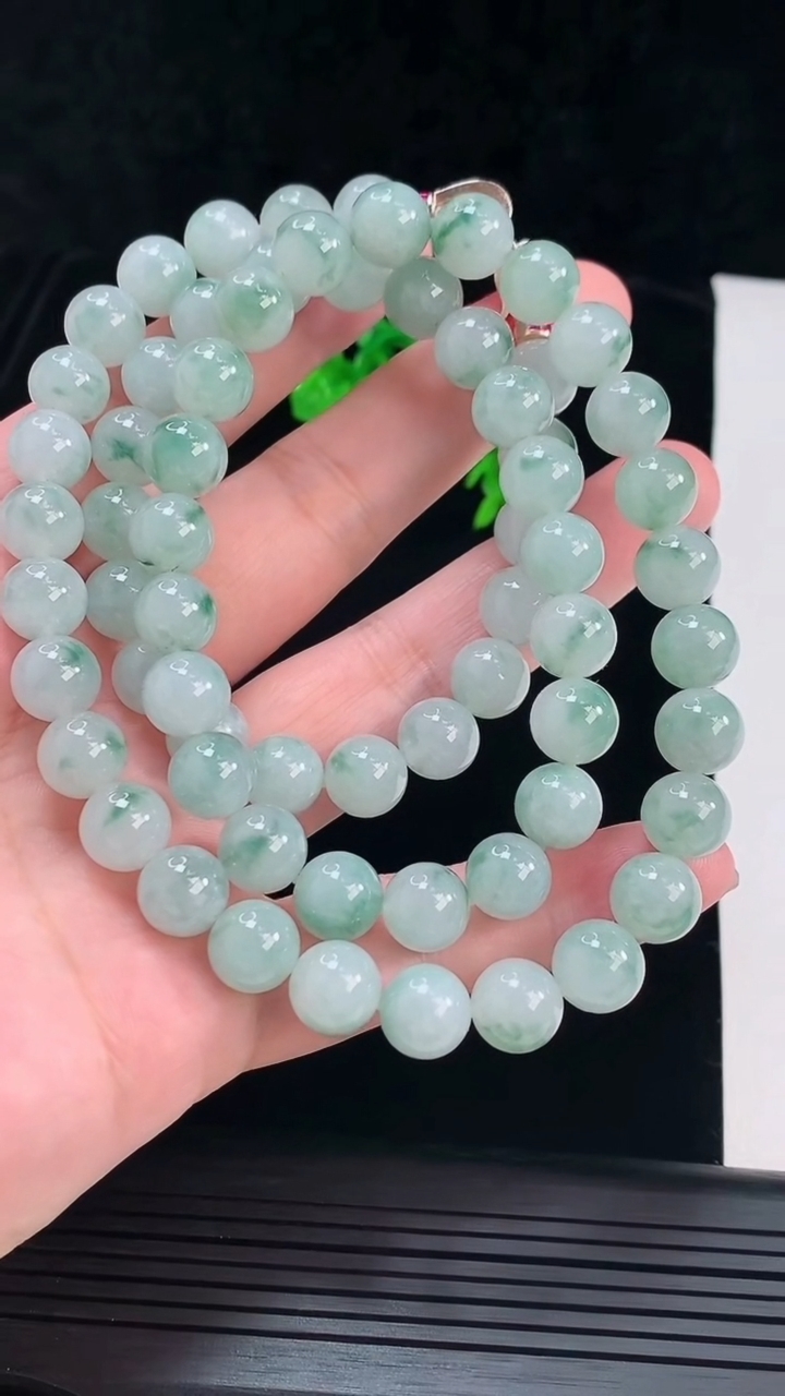 天然A货翡翠飘花圆珠项链，尺寸10-66颗重量:123.70g
5月22日