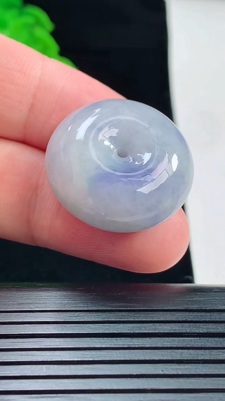 天然A货翡翠紫罗兰平安扣吊坠，尺寸25.5-11重量:14.05g
5月22日