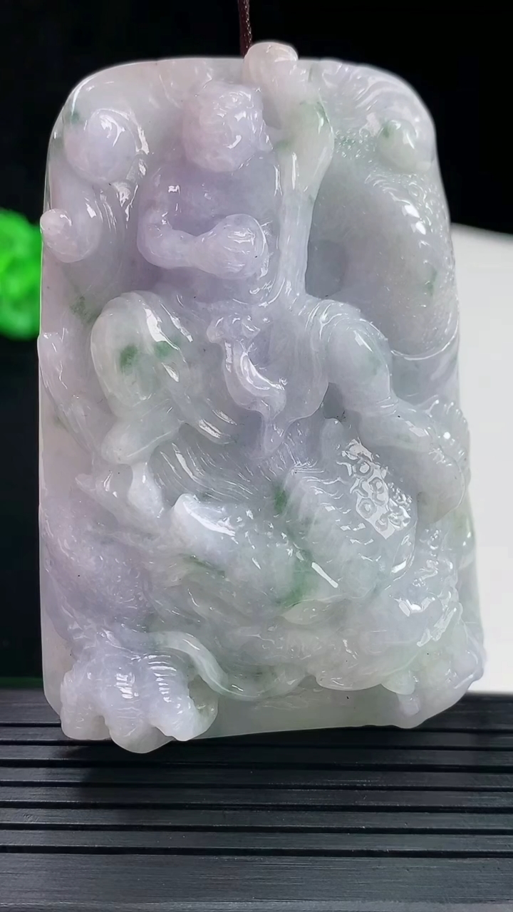 天然A货翡翠紫罗兰 飘花达摩吊坠，尺寸68.5-46-15重量:87.83g
5月22日