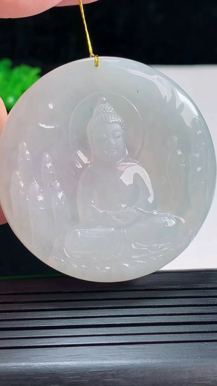 天然A货翡翠大日如来佛吊坠，尺寸52-6.5重量:36.78g
5月24日