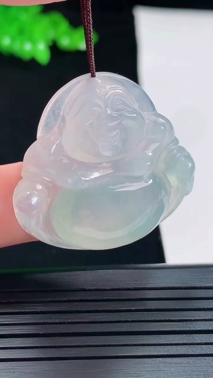 天然A货翡翠佛公吊坠，尺寸32-34-7重量:11.36g
5月24日