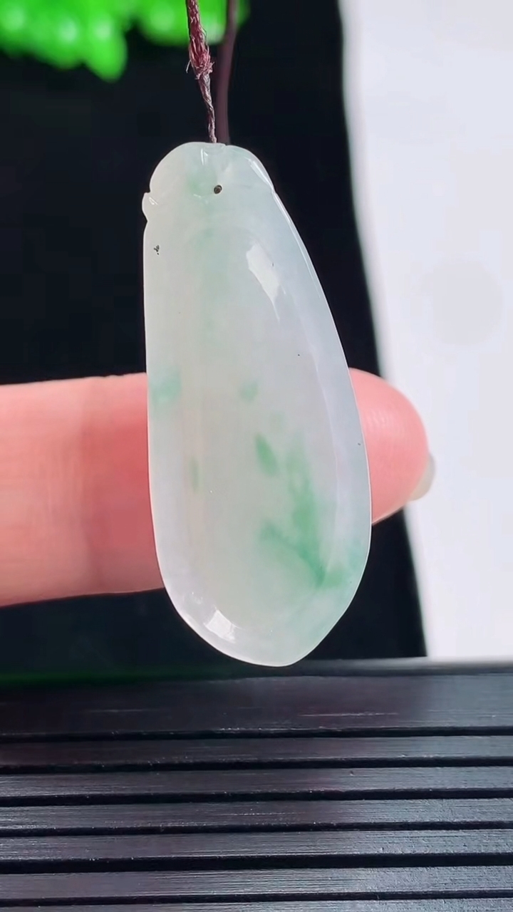 天然A货翡翠福瓜吊坠，尺寸33-14-5重量:4.60g
5月24日