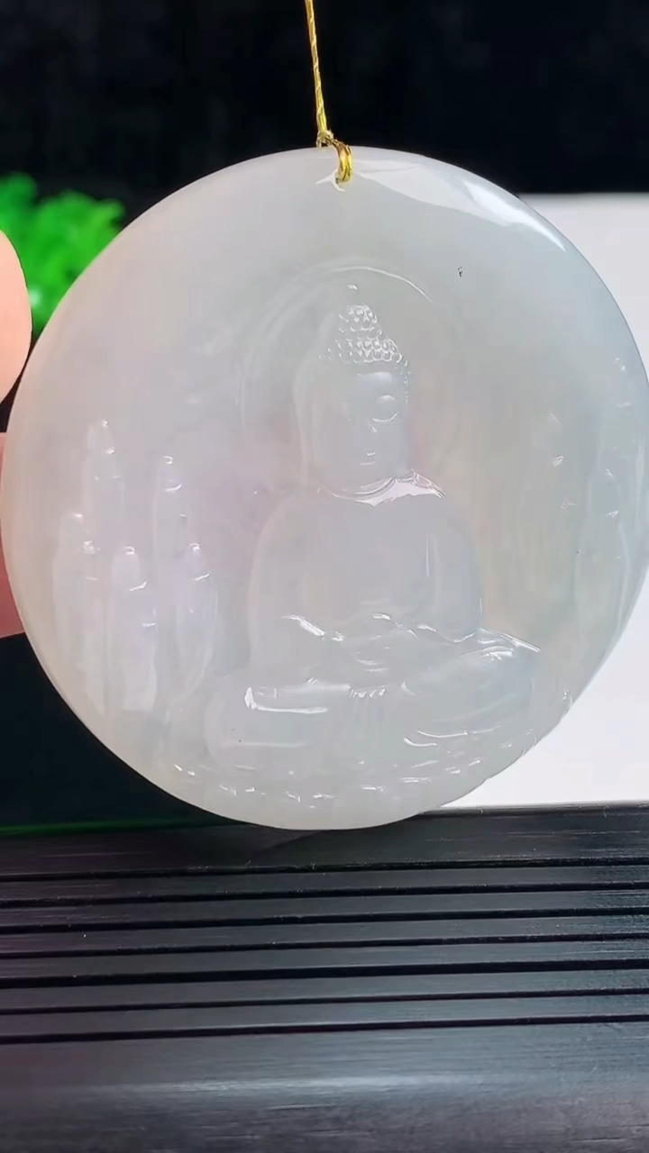 天然A货翡翠大日如来佛吊坠，尺寸52-6.5重量:36.78g
5月24日