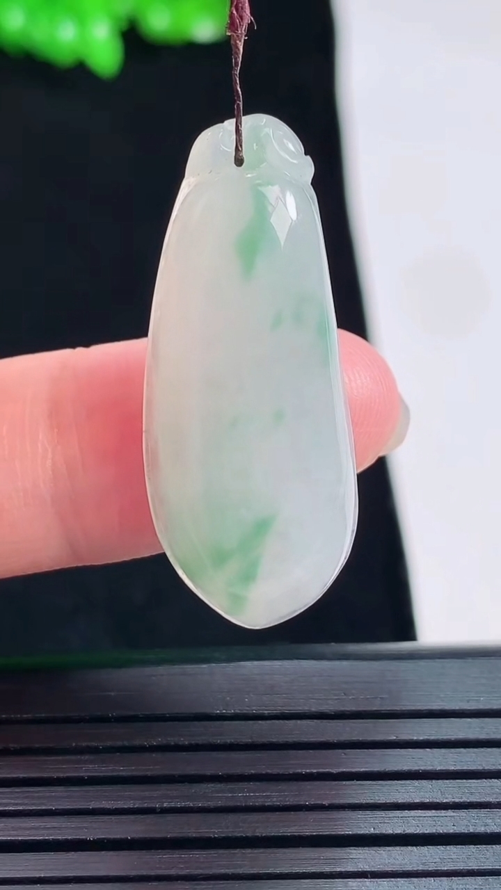 天然A货翡翠福瓜吊坠，尺寸33-14-5重量:4.60g
5月24日