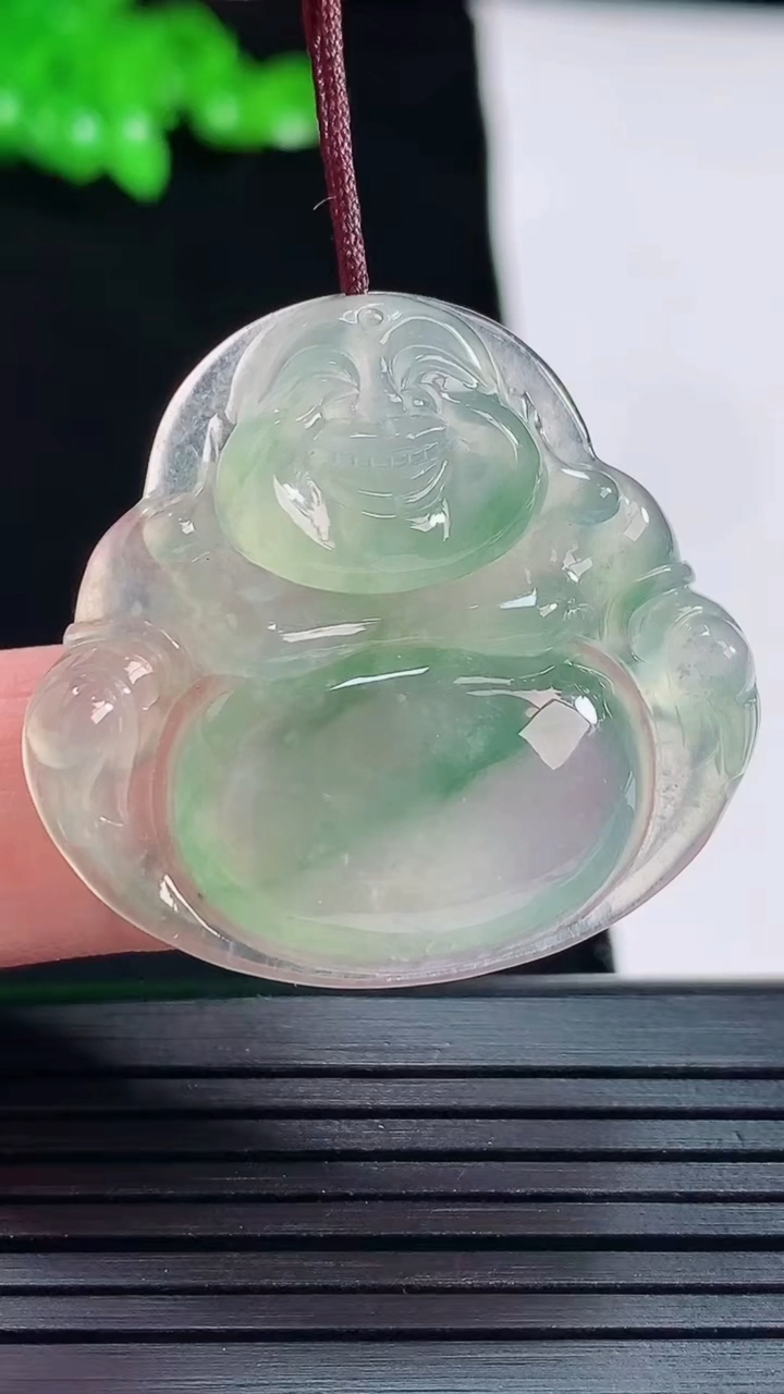 天然A货翡翠种飘花佛公吊坠，尺寸31-33.5-5.8重量:8.95g
5月24日