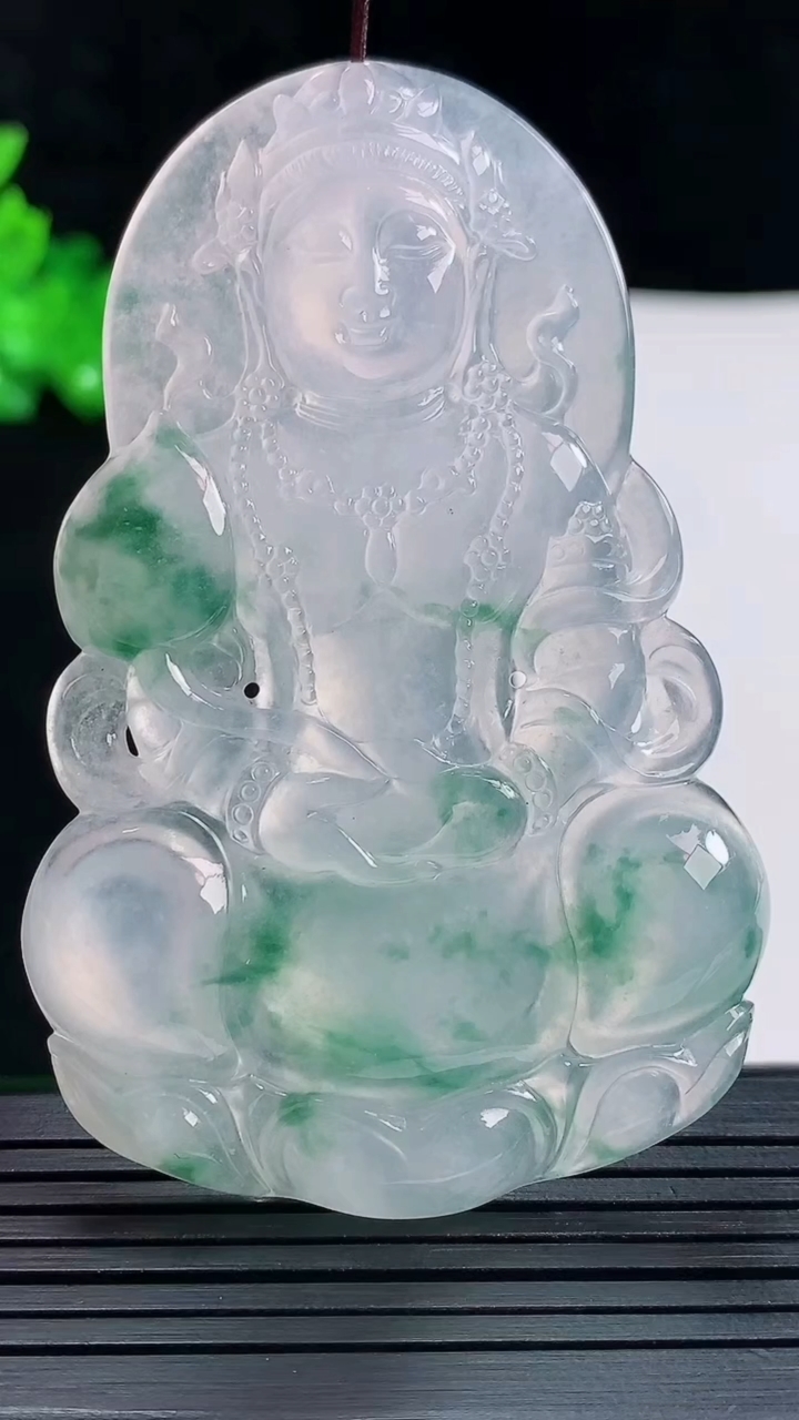 天然A货翡翠种飘花大势至菩萨吊坠，尺寸69-45-5.5重量:31.10g
5月24日
