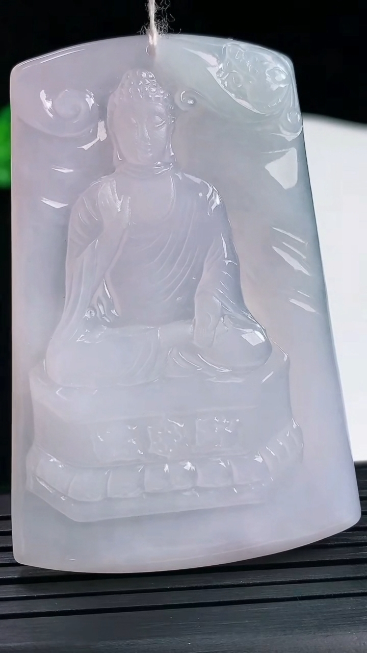 天然A货翡翠紫罗兰阿弥陀佛吊坠，尺寸67-45-4.5重量:31.39g
5月25日