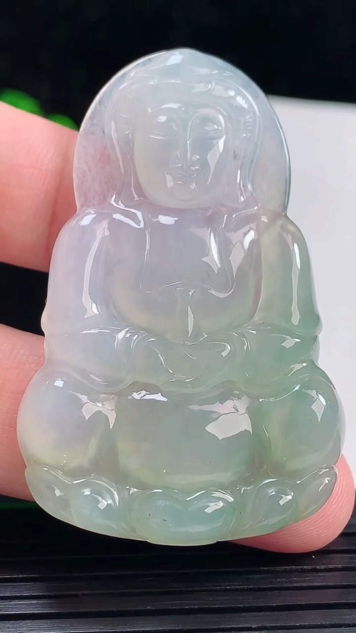 天然A货翡翠正装观音吊坠，尺寸56-35.6-5重量:17.40g
5月25日
