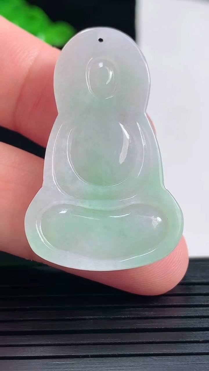 天然A货翡翠素衣观音吊坠，尺寸41-25.5-6重量:10.42g
5月25日