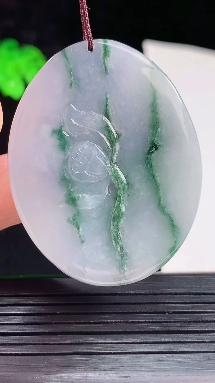天然A货翡翠紫罗兰 飘花虚空藏菩萨吊坠，尺寸48-38-7.8重量:31.81g
5月25日