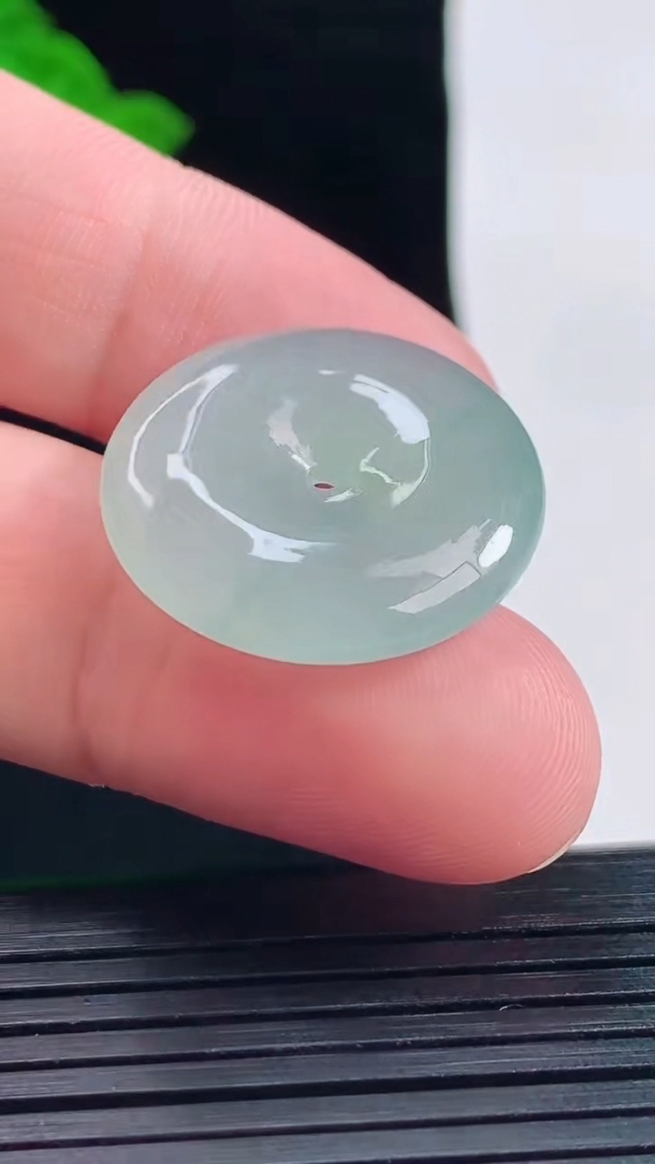 天然A货翡翠平安扣吊坠，尺寸24-5.5重量:6.41g
5月25日
