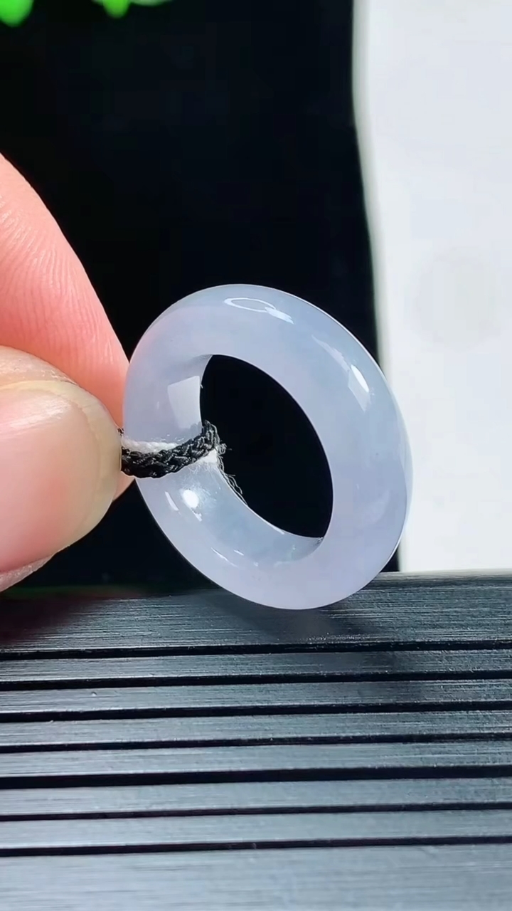 天然A货翡翠紫罗兰玉指环 戒指，尺寸14.6-6-4重量:4.12g2026年5月25日
工厂直销收