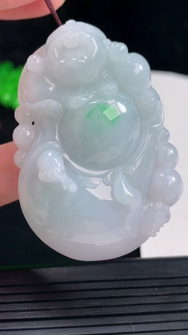 天然A货翡翠布袋佛吊坠，尺寸55.5-40.5-13重量:47.11g
5月25日