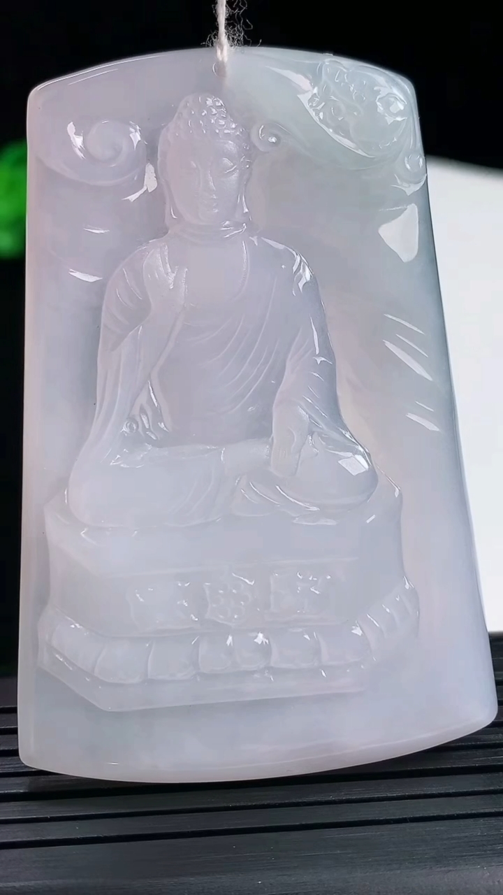 天然A货翡翠紫罗兰阿弥陀佛吊坠，尺寸67-45-4.5重量:31.39g
5月25日