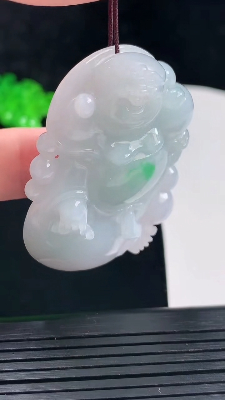 天然A货翡翠布袋佛吊坠，尺寸55.5-40.5-13重量:47.11g
5月25日