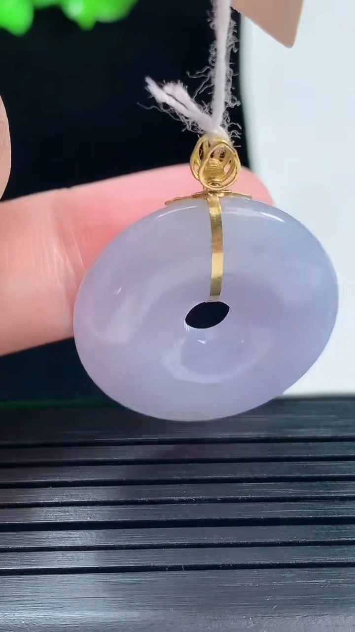 天然A货翡翠18k金紫罗兰平安环吊坠，尺寸30.2-25.3-5.5重量:7.63g
5月25日