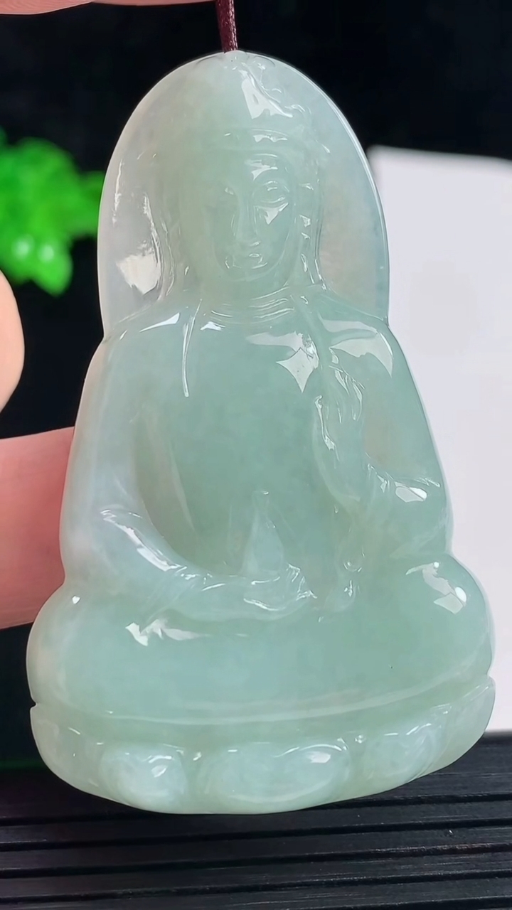 天然A货翡翠素衣观音吊坠，尺寸58-36.5-5.8重量:22.72g
5月25日