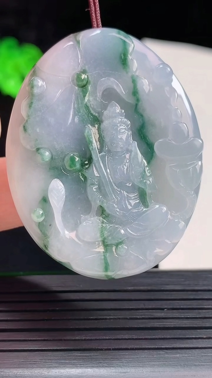 天然A货翡翠紫罗兰 飘花虚空藏菩萨吊坠，尺寸48-38-7.8重量:31.81g
5月25日