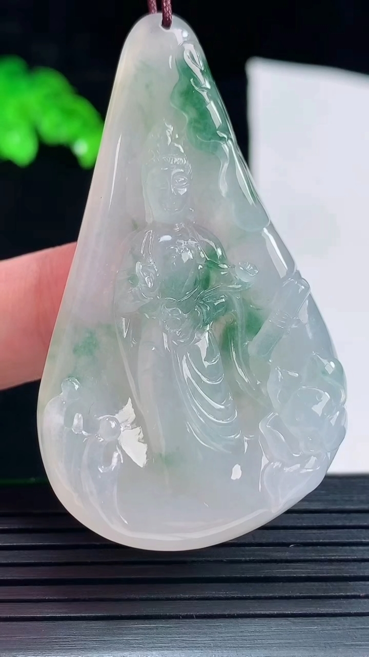 天然A货翡翠飘花观音菩萨吊坠，尺寸57.5-33-7重量:25.71g
5月25日